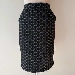 Elle Black and White Geometric/Honeycomb Pattern Pencil Skirt
